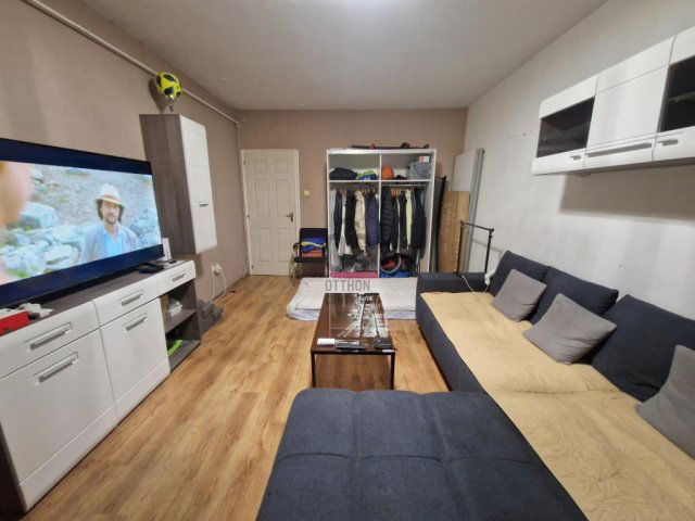 Eladó panellakás, Érden 58.8 M Ft, 2 szobás