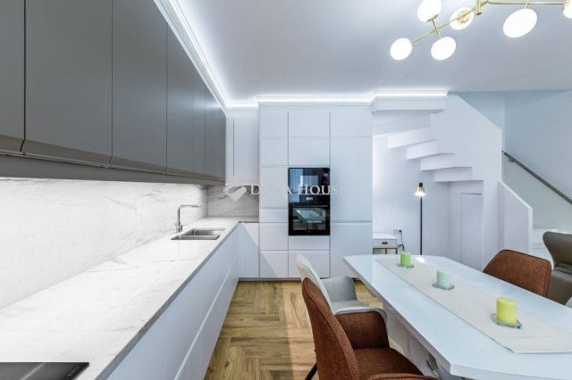 Eladó téglalakás, Budapesten, V. kerületben 178 M Ft, 3+1 szobás