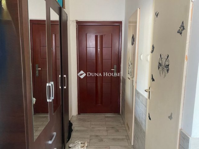 Eladó téglalakás, Százhalombattán 59.4 M Ft, 2 szobás