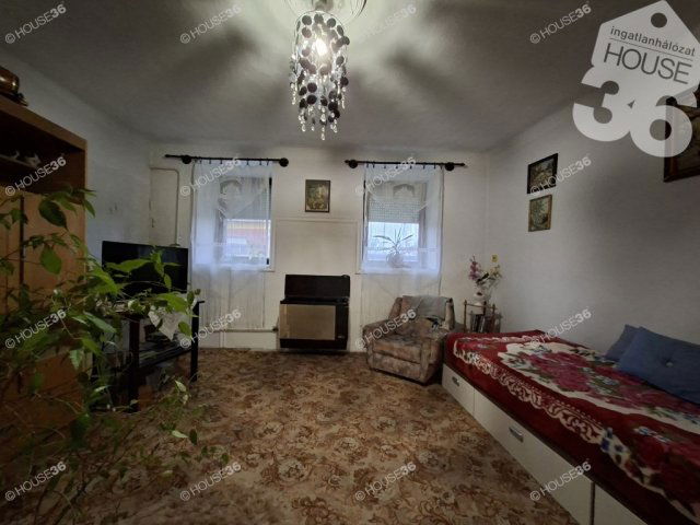 Eladó családi ház, Kiskunfélegyházán 18 M Ft, 2 szobás