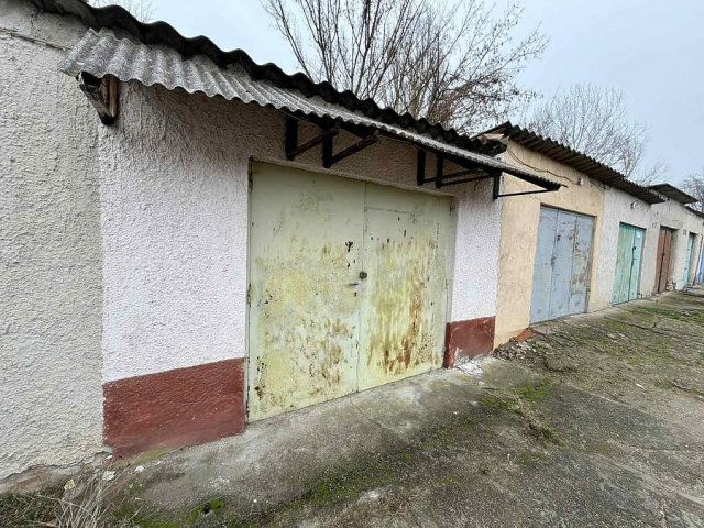 Eladó garázs, Vácon 9.5 M Ft / költözzbe.hu