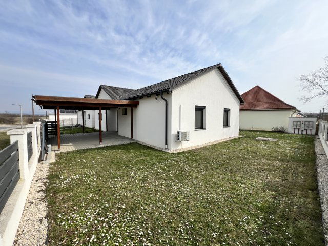 Eladó ikerház, Veszprémben 136 M Ft, 1+3 szobás