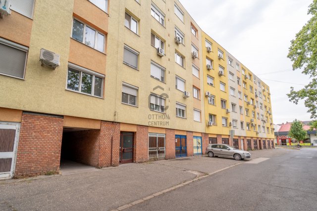 Eladó panellakás, Szegeden 53.9 M Ft, 2 szobás