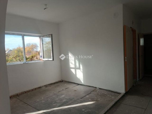 Eladó családi ház, Kiszomboron 32.99 M Ft, 2 szobás