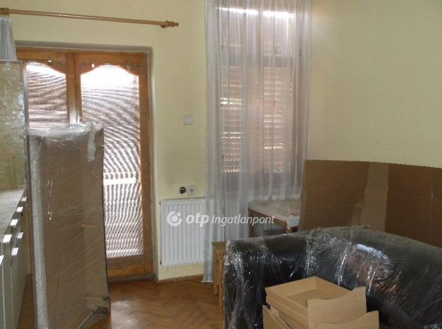 Eladó családi ház, Gyöngyösön 39.9 M Ft, 1 szobás
