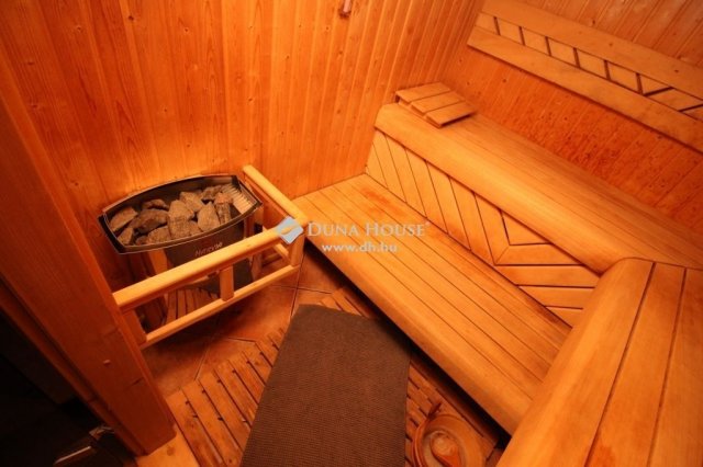 Eladó családi ház, Kecskeméten 150 M Ft, 6 szobás