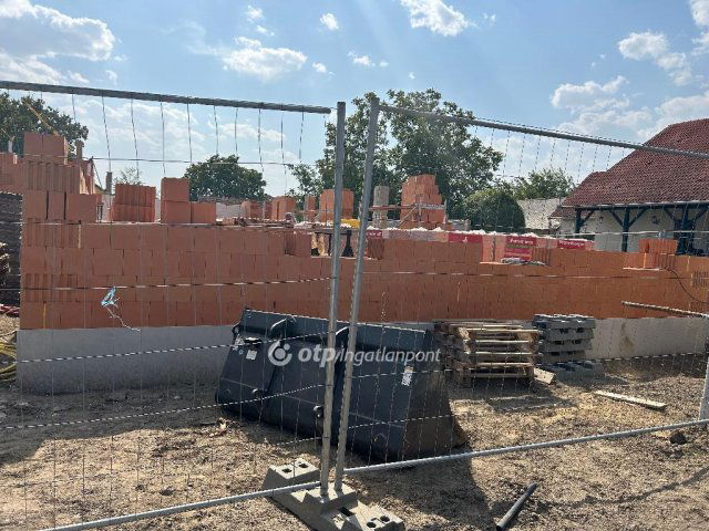 Eladó téglalakás, Balmazújvárosban 92.798 M Ft, 2 szobás