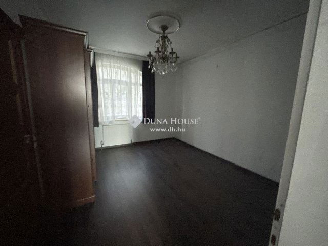 Eladó családi ház, Budakeszin 220 M Ft, 7 szobás