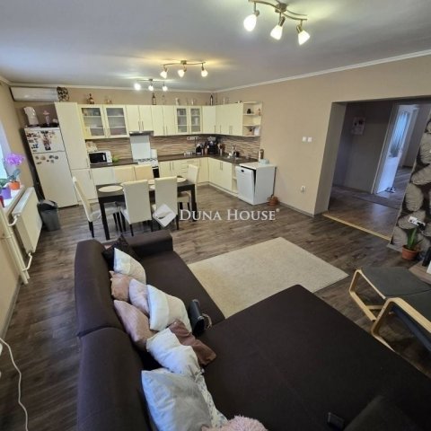 Eladó családi ház, Lajosmizsén 79.5 M Ft, 6 szobás