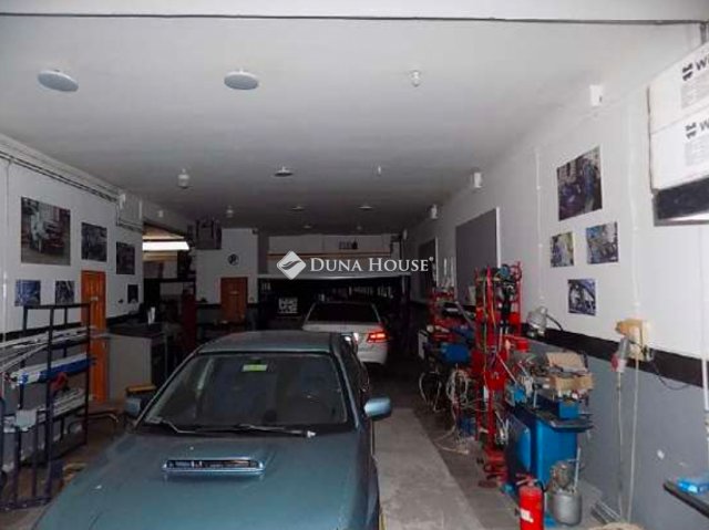 Eladó családi ház, Szentendrén 349.5 M Ft, 7 szobás