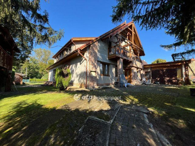 Eladó családi ház, Nyíregyházán 250 M Ft, 8+1 szobás