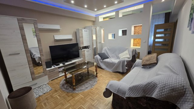 Kiadó téglalakás, albérlet, Nyíregyházán, Hősök terén