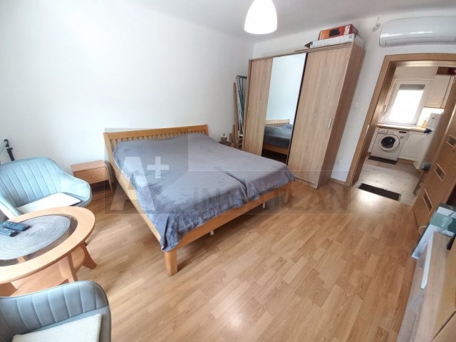 Kiadó téglalakás, albérlet, Szegeden 180 E Ft / hó, 1 szobás