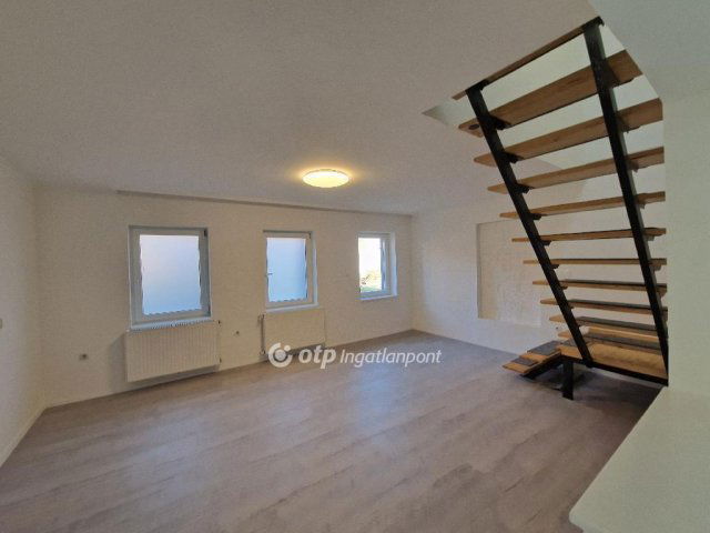 Eladó családi ház, Csornán 44.9 M Ft, 4 szobás