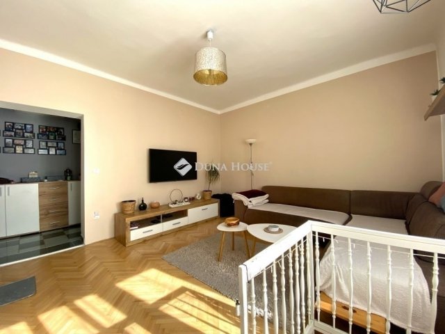 Eladó családi ház, Pécsett 86.9 M Ft, 3 szobás