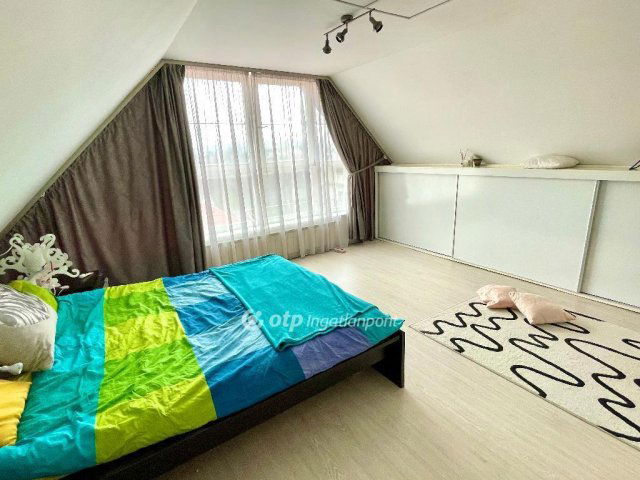 Eladó családi ház, Budakalászon 198 M Ft, 5 szobás