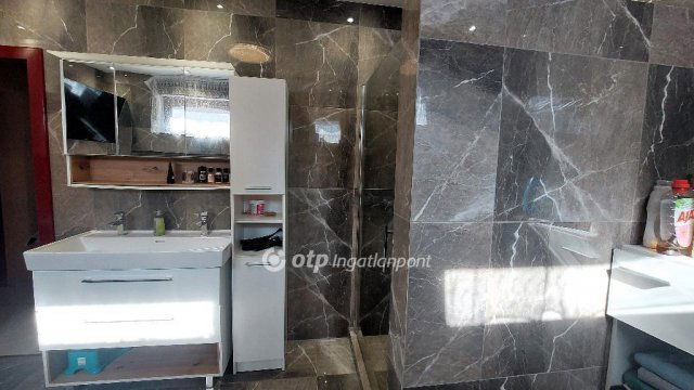 Eladó családi ház, Gödöllőn 139.9 M Ft, 3 szobás