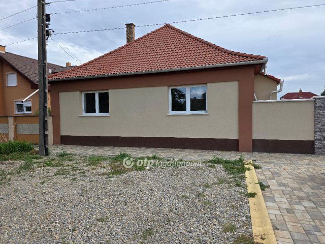 Eladó családi ház, Berettyóújfaluban 37.9 M Ft, 1 szobás