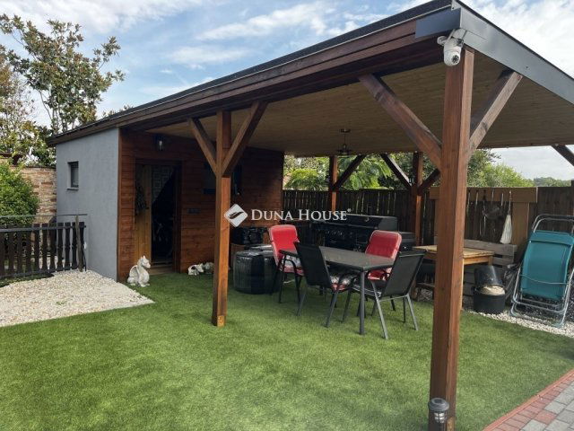 Eladó családi ház, Balatonalmádiban 252 M Ft, 5 szobás