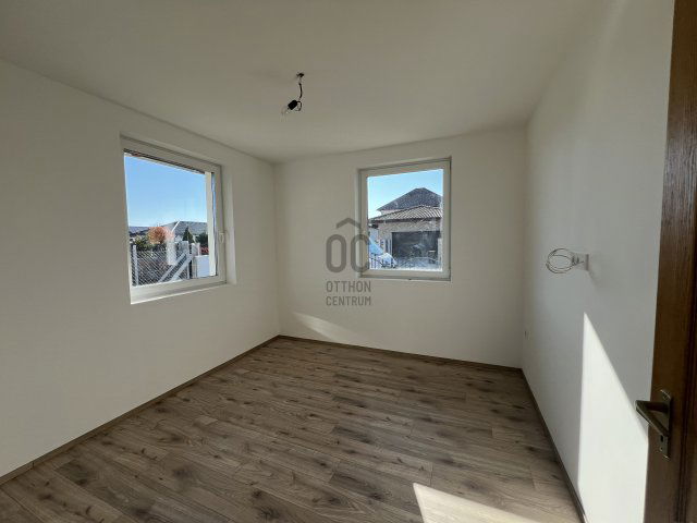 Eladó ikerház, Kakucson 89.9 M Ft, 4 szobás