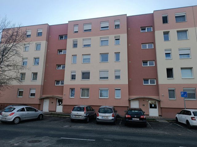 Kiadó panellakás, albérlet, Ajkán, Béke utcában 140 E Ft / hó