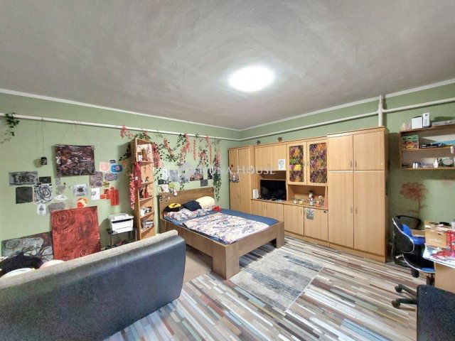 Eladó családi ház, Várpalotán 65 M Ft, 3 szobás