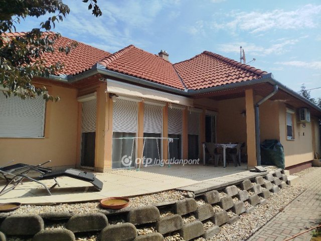 Eladó családi ház, Nagykozáron 140 M Ft, 3+1 szobás