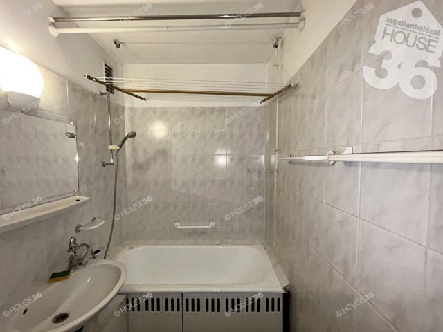 Eladó panellakás, Kecskeméten 44.9 M Ft, 2 szobás