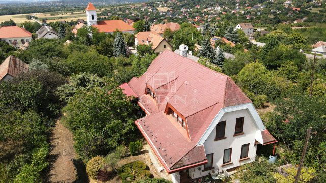 Eladó családi ház, Sukorón 125 M Ft, 6 szobás
