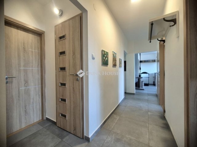 Eladó téglalakás, Szentendrén 87.9 M Ft, 4 szobás