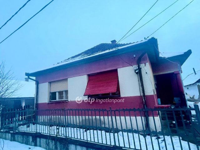 Eladó családi ház, Jászladányon 11.99 M Ft, 2+1 szobás