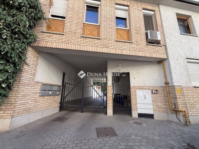 Kiadó téglalakás, albérlet, Kecskeméten 180 E Ft / hó