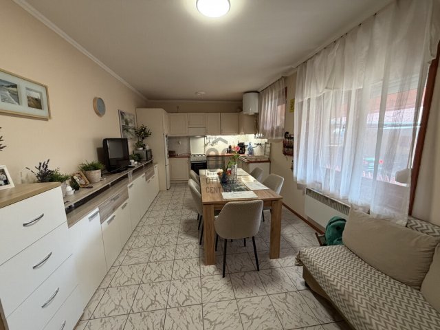 Eladó családi ház, Cegléden 89.9 M Ft, 5 szobás