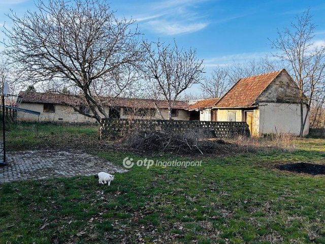 Eladó családi ház, Pakson 95 M Ft, 3 szobás