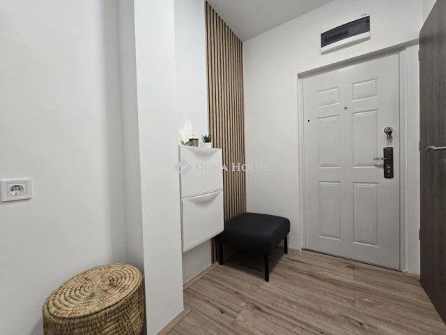 Kiadó panellakás, albérlet, Pécsett 210 E Ft / hó, 2 szobás
