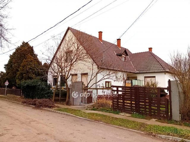 Eladó családi ház, Biharkeresztesen 38.5 M Ft, 5 szobás
