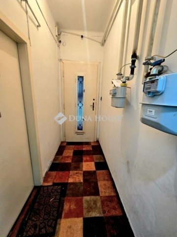 Eladó téglalakás, Pécsett 24.99 M Ft, 1 szobás