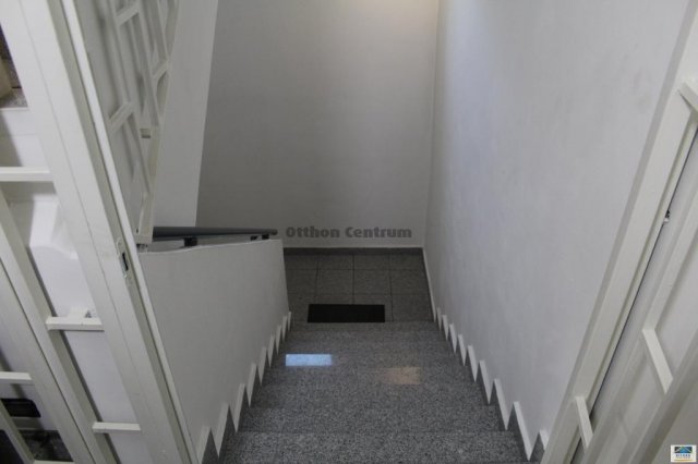 Eladó üzlethelyiség, Budapesten, XX. kerületben 250 M Ft