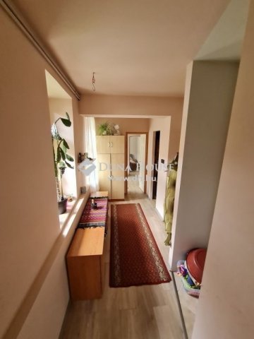 Eladó családi ház, Sárisápon 39.9 M Ft, 4 szobás