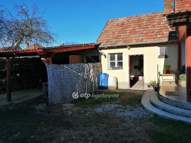 Eladó családi ház, Felsőszentmártonon 26.9 M Ft, 2+1 szobás