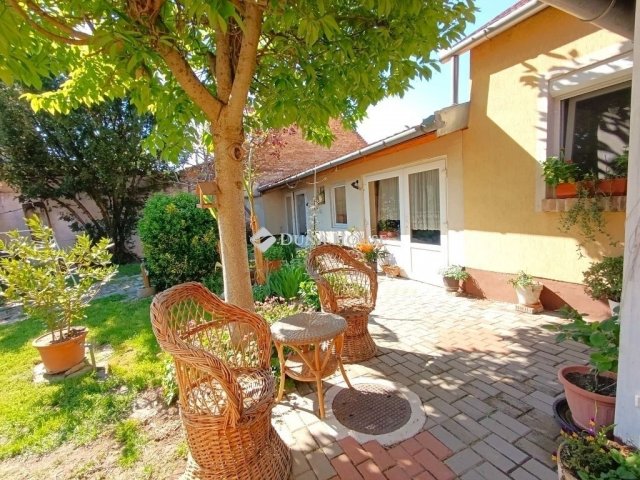 Eladó családi ház, Mohácson 79.9 M Ft, 3+1 szobás