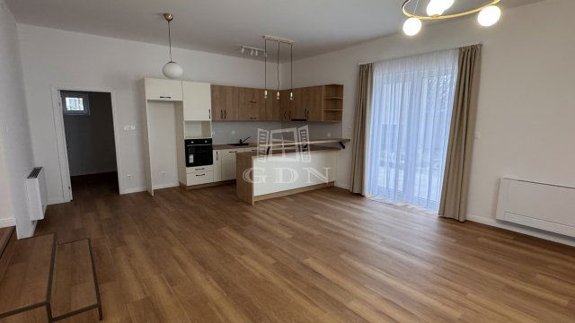 Eladó családi ház, Szegeden 120 M Ft, 4 szobás