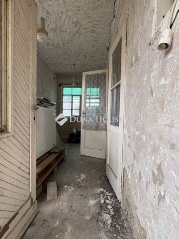 Eladó családi ház, Vecsésen 48 M Ft, 2 szobás