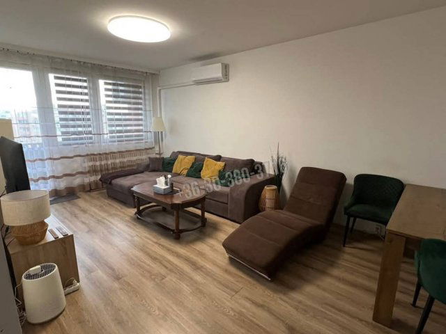 Eladó panellakás, Dunaújvárosban 27.5 M Ft, 2 szobás