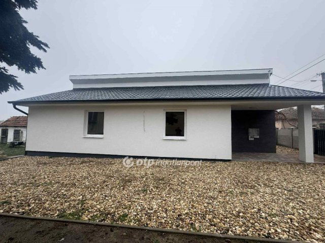 Eladó családi ház, Hosszúpályin 46.9 M Ft, 3 szobás