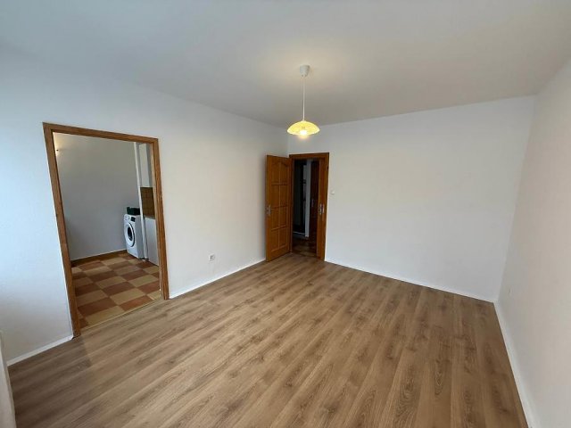 Eladó panellakás, Szentendrén 72 M Ft, 2 szobás