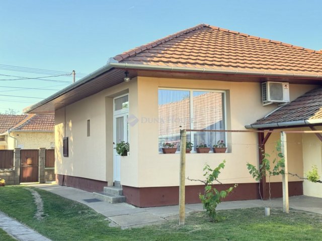 Eladó családi ház, Békésen 38.6 M Ft, 2 szobás