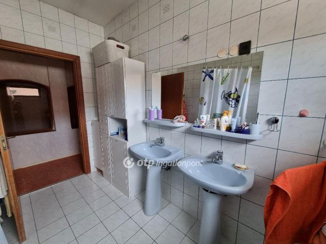 Eladó családi ház, Budakeszin 169.77 M Ft, 7 szobás