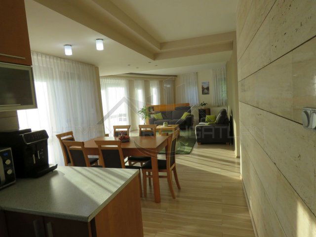 Eladó téglalakás, Győrött 95 M Ft, 4 szobás