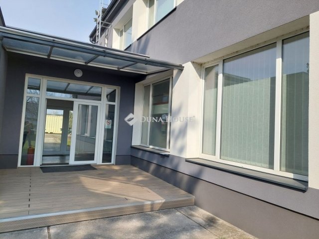 Eladó iroda, Baján 280 M Ft / költözzbe.hu